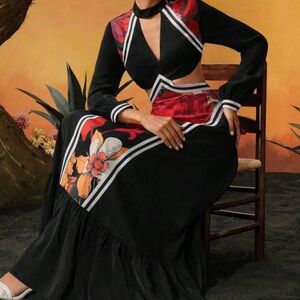 Black and Red Maxi Dress with Floral Accents (Spanish - Frida)